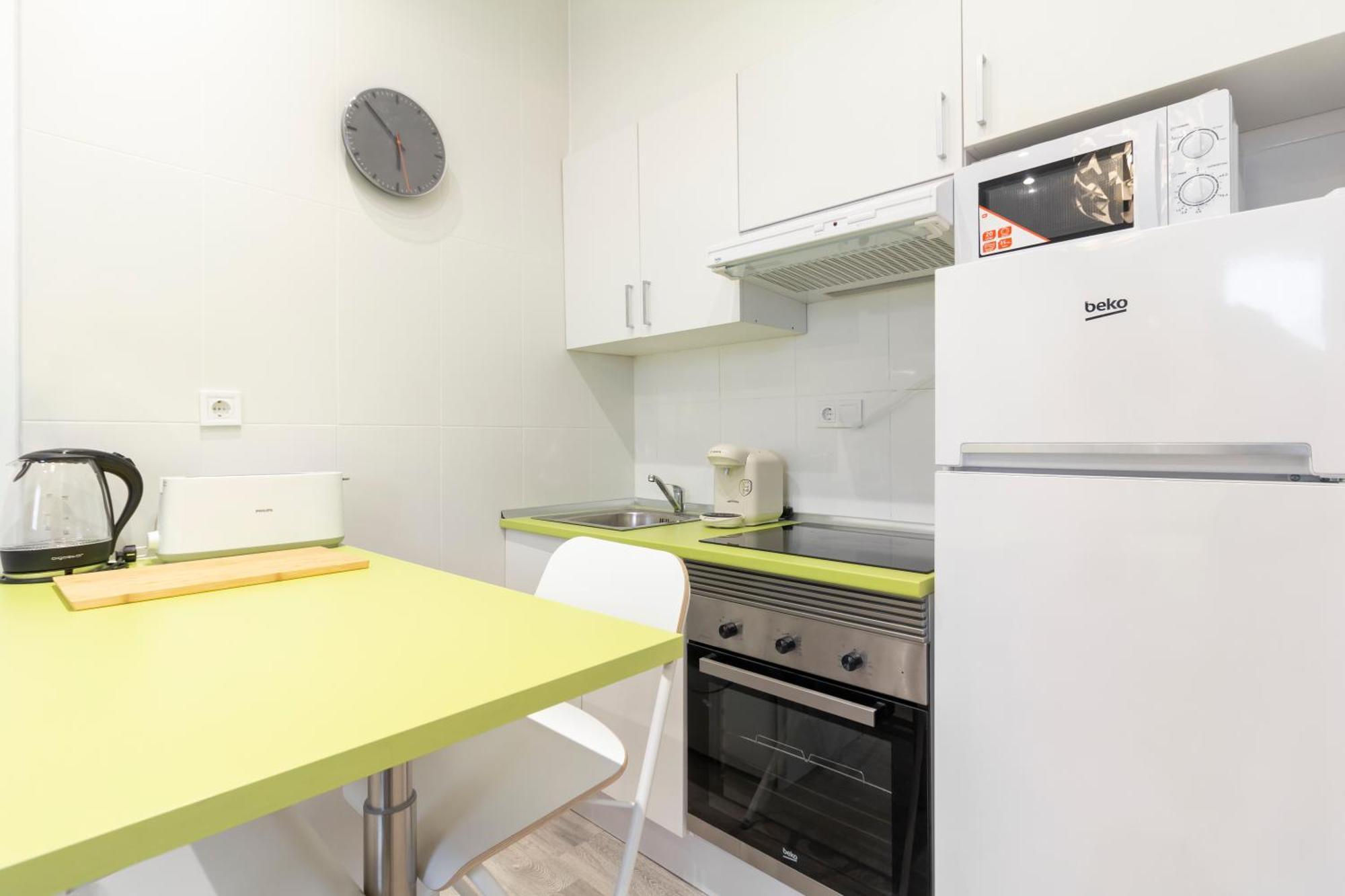 Ronda De Valencia Apartamento Madrid Bagian luar foto