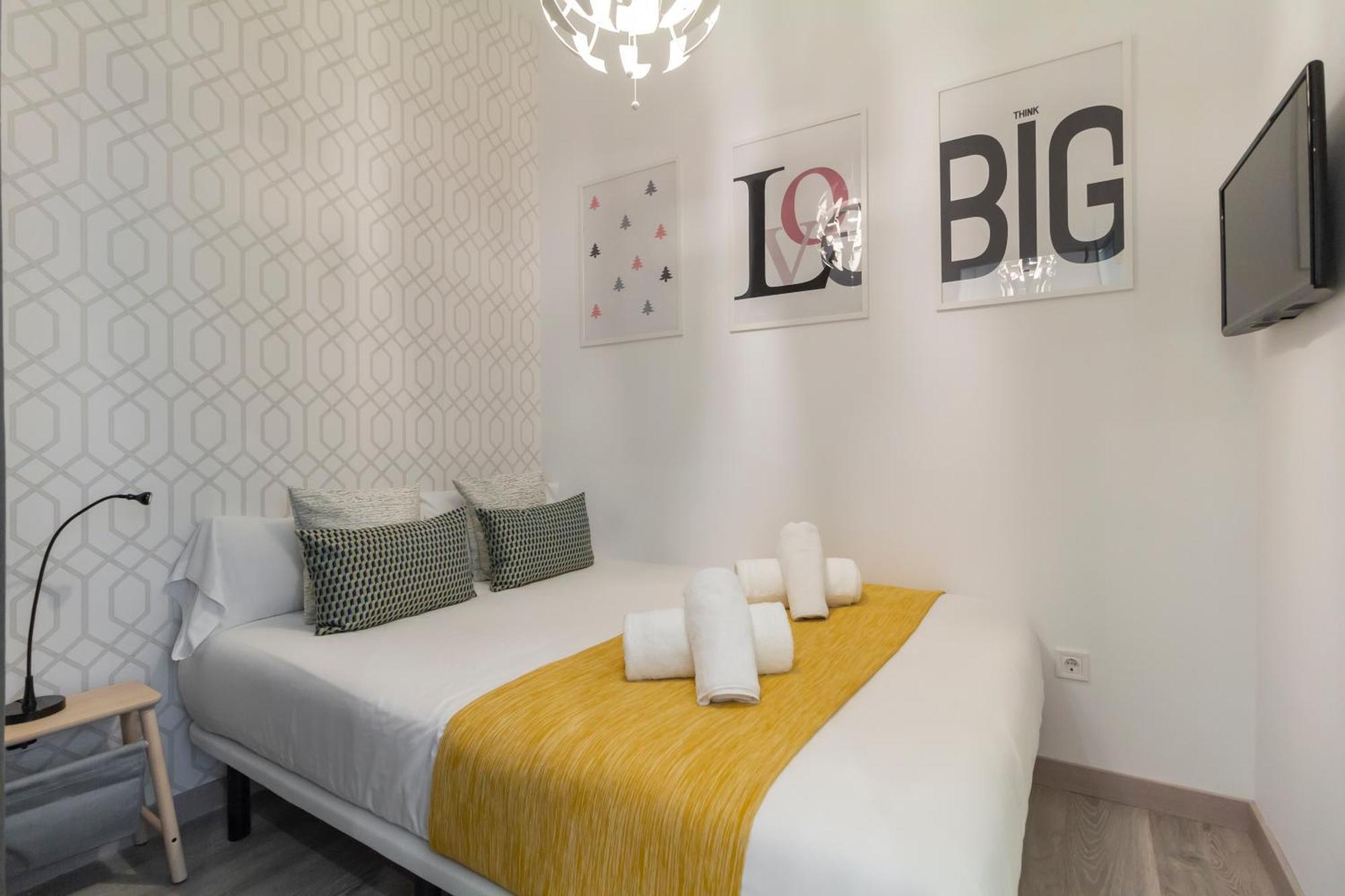 Ronda De Valencia Apartamento Madrid Bagian luar foto