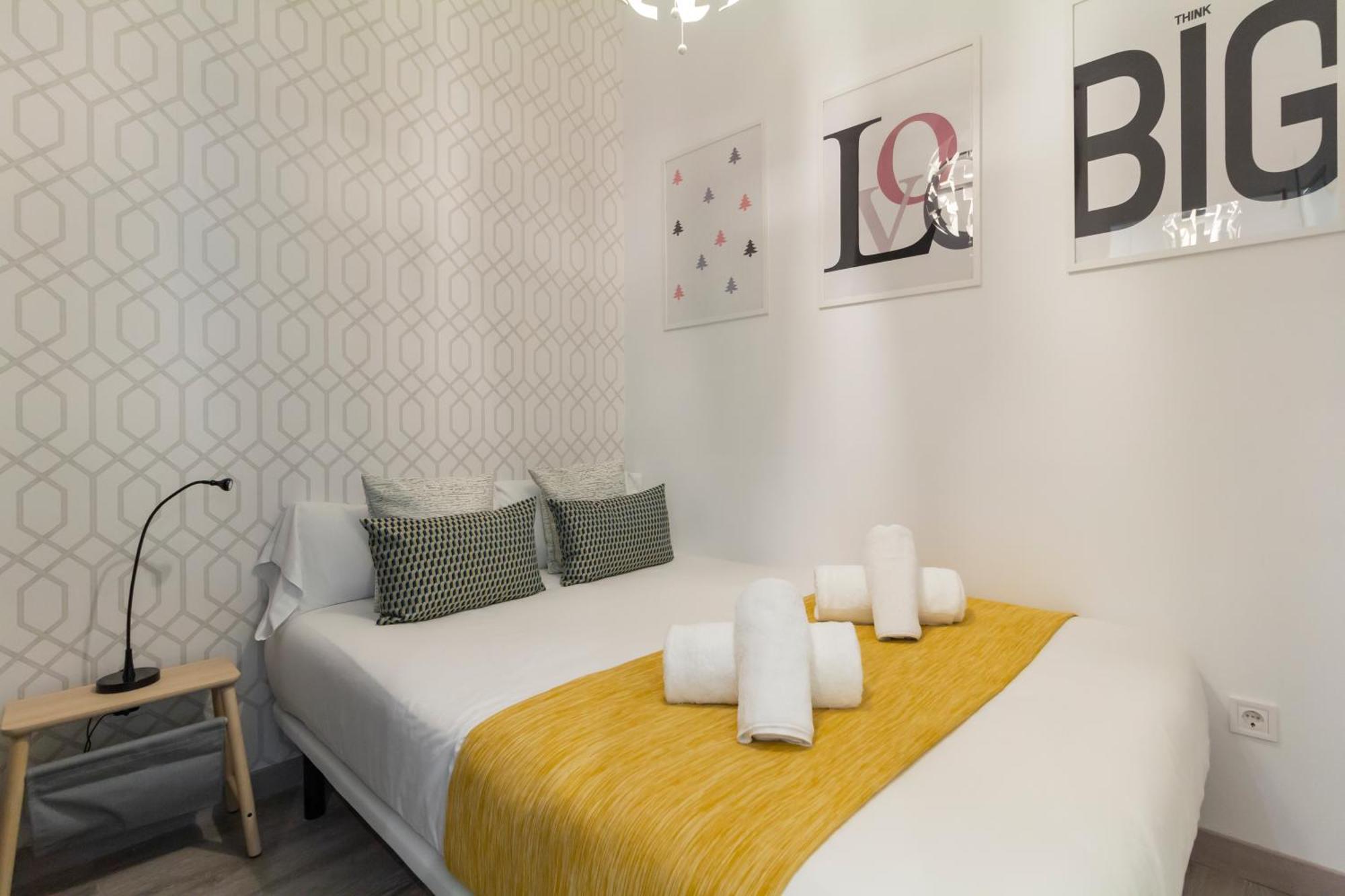 Ronda De Valencia Apartamento Madrid Bagian luar foto