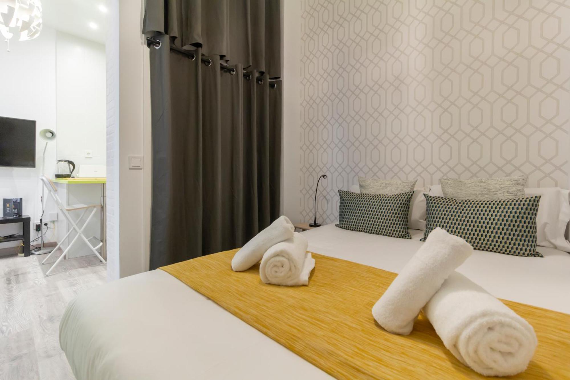 Ronda De Valencia Apartamento Madrid Bagian luar foto
