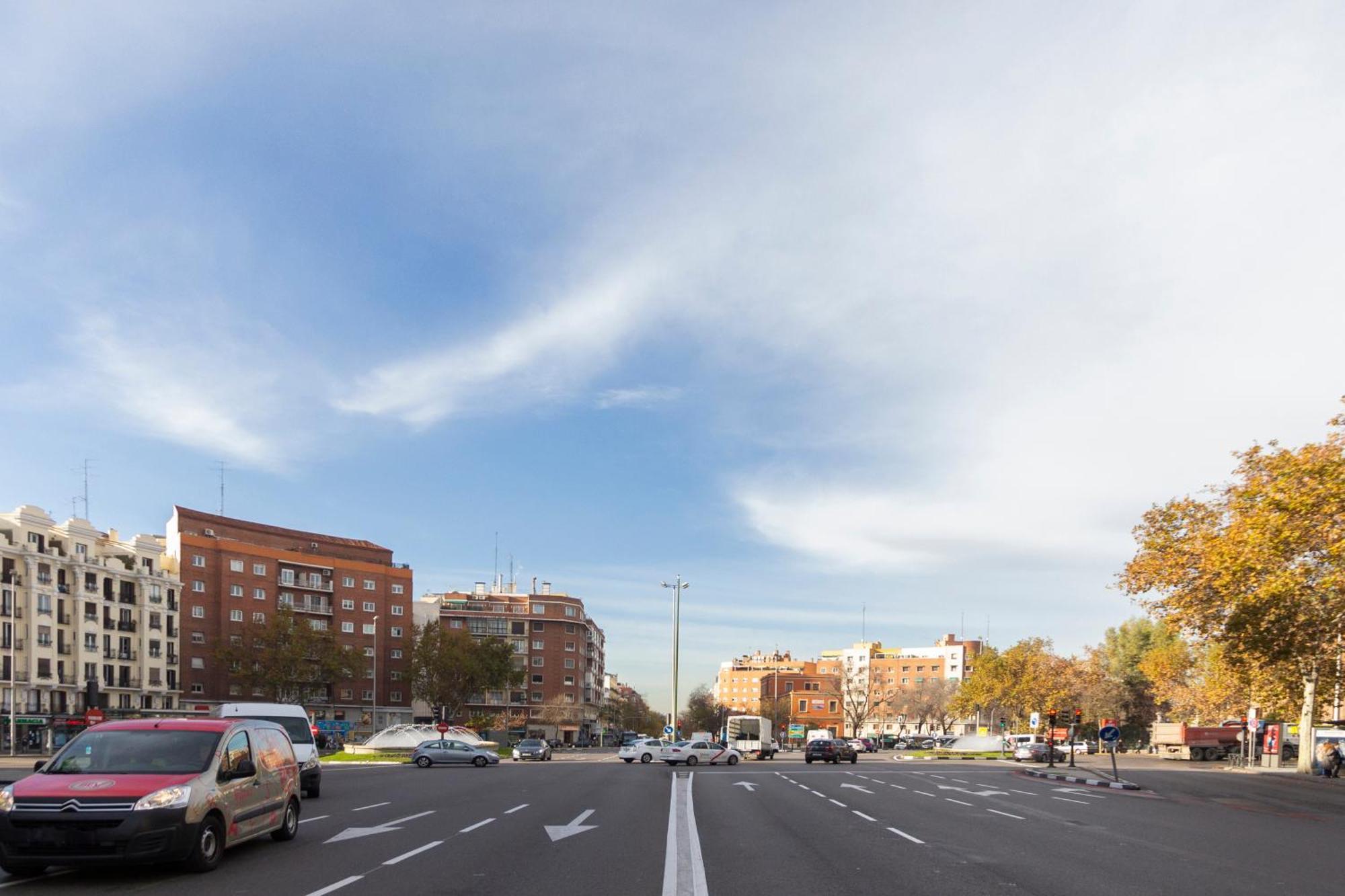 Ronda De Valencia Apartamento Madrid Bagian luar foto