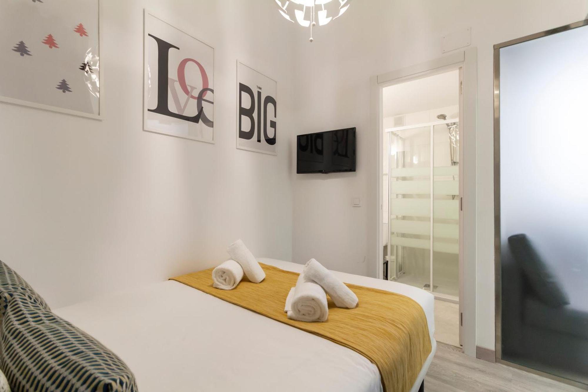 Ronda De Valencia Apartamento Madrid Bagian luar foto
