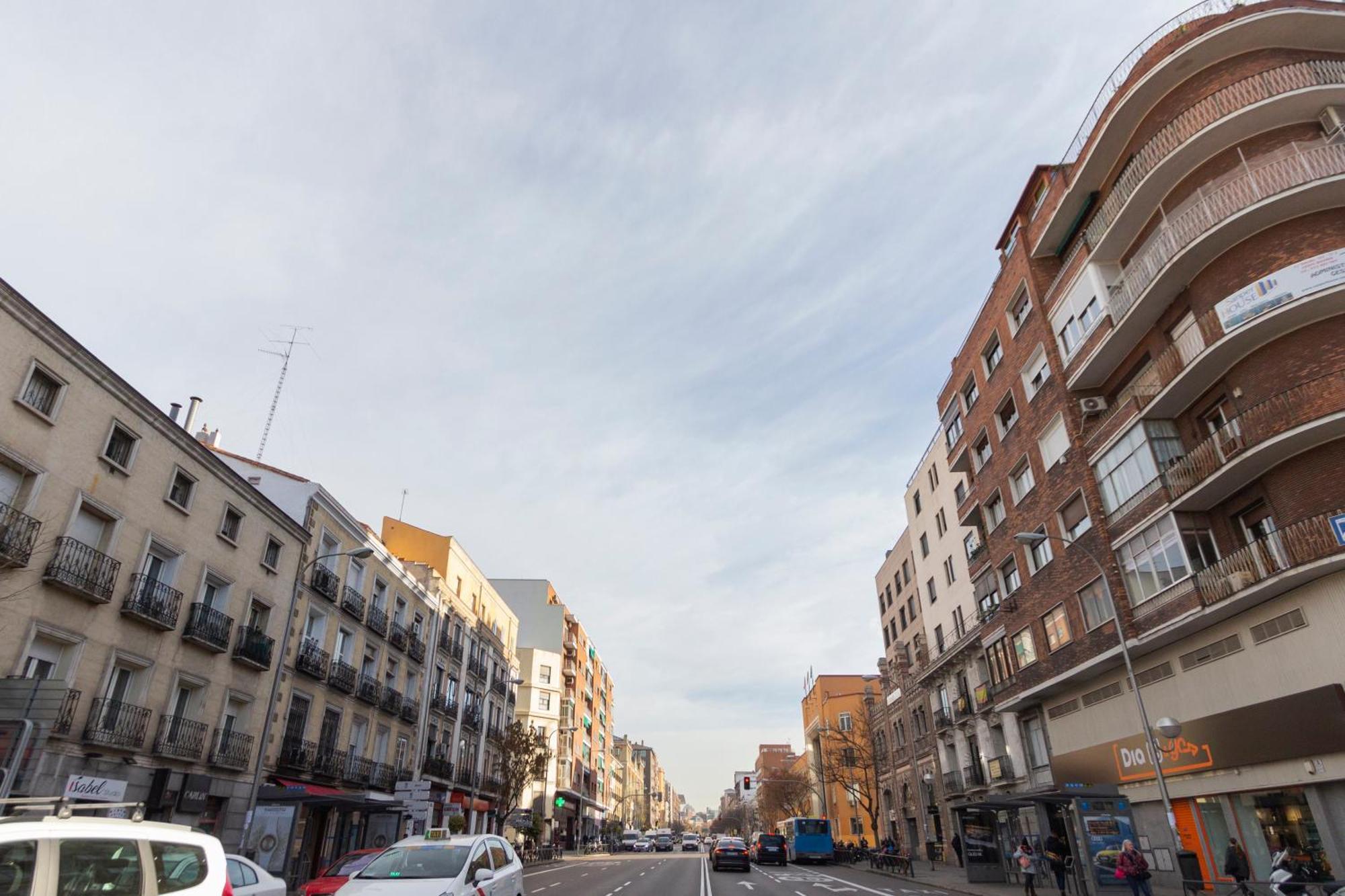 Ronda De Valencia Apartamento Madrid Bagian luar foto